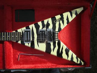 Aria Pro II XX VINTAGE Deluxe Flying V Guitar Tiger Stripe w/case