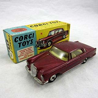 Vintage Corgi Toys Car #253 Mercedes Benz 220 SE Coupe with Original 