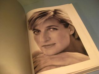 Book Princess Diana The Portrait Bio Illustrated 0740747134