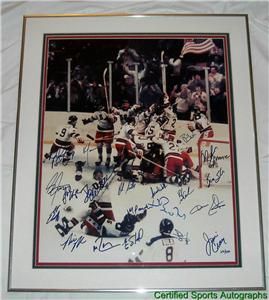 1980 USA OLYMPIC HOCKEY TEAM SIGNED 16X20 WITH HERB BROOKS GS COA #651 