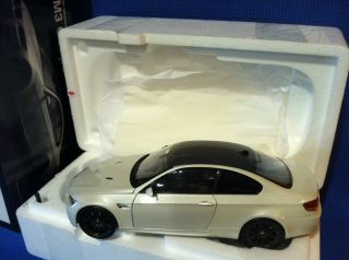 18 BMW M3 E92 Pearl White with Carbon Roof by Kyosho New