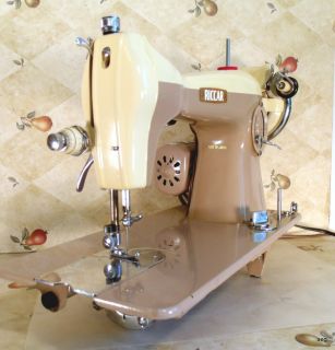 QUILT with a VINTAGE Heavy Duty RICCAR Sewing Machine Extras
