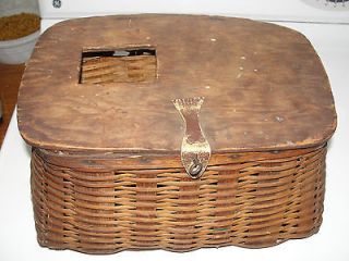 OLD ANTIQUE WICKER WITH WOOD TOP TROUT FISHING CREEL,GREAT DECORATION 