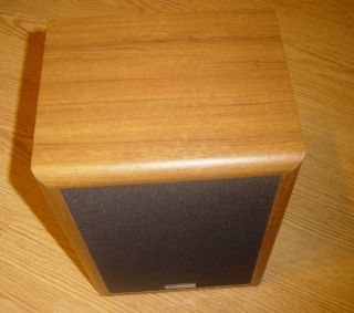 One Cambridge Soundworks Seventeen 17 Bookshelf Speaker Walnut Color 