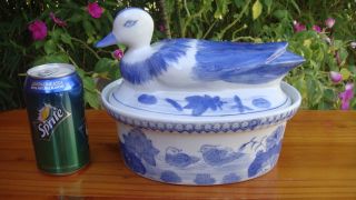 Antique Chinese 清 Qing Dynasty Blue White Porcelain Covered Serving 
