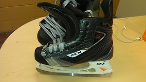   stock Hockey skates CCM U CL size 9 3 4 on TUUK holders MADE IN CANADA