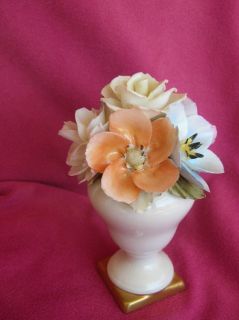 Pretty CAPODIMONTE Porcelain Vase of Delicate Pastel Flowers. 5