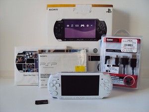 Sony PSP 3000 Pearl White Handheld System w 1GB Memory Stick Fast Free 