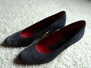 Charles Jourdan Paris Suede Leather 8 2A Gray Pumps 2 1 2 Heels Made 