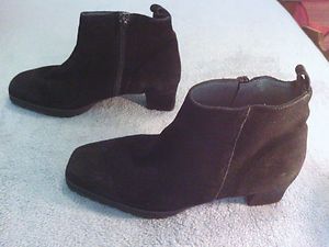 Charles David Designed by Nathalie M Black Suede Ankle Boots Size 8 B 