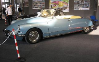 per citroen ds 19 20 21 se avete domande non esitate a chiedere