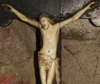 The following auction is for an Antique Hand Carved CORPUS CHRISTI 