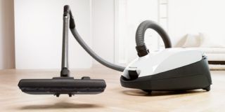 Classic combination carpet/smooth floor tool recommended for low