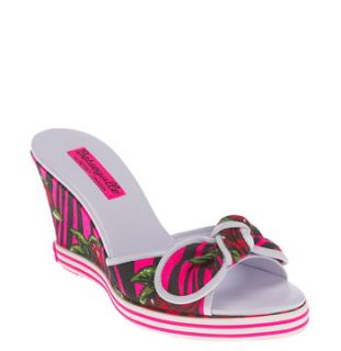 Betseyville by Betsey Johnson Virgie Wedge