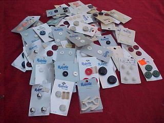 HUGH LOT OF VINTAGE MAJESTIC BUTTONS ON CARD