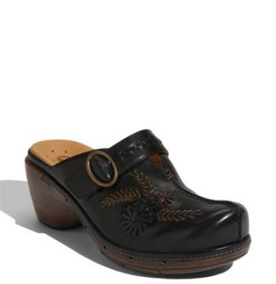 Clarks® Unstructured Un.deniable Clog