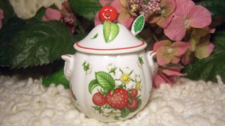 You are bidding on LENOX ORCHARD GIFTWARE SERIES 3 PC STRAWBERRY