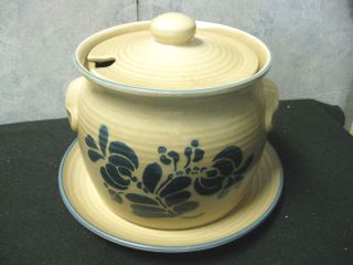 Pfaltzgraff 3 1 2 Quart Soup Tureen Crock Stoneware Pot w Lid Plate