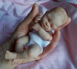 Adorable posable OOAK baby girl by HEARTWORK BABIES * Visit me on