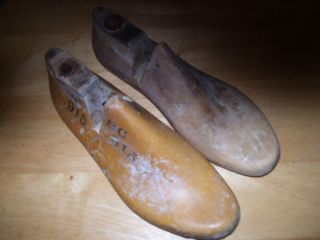 Shoe Lasts   Wooden Antique Cobbler Mold   PAIR    SIZE 8C