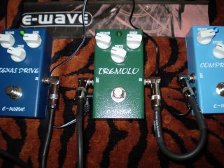 Wave Effects Analog Tremolo New Series Solid Case Switch True Bypass
