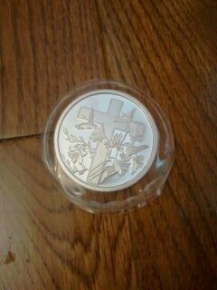 2001 One Troy Ounce Silver Round Easter Cross 999 Silver