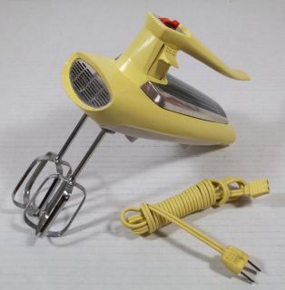 VINTAGE GENERAL ELECTRIC GE YELLOW PORTABLE HAND MIXER #30M47 100W USA