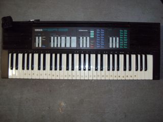  Yamaha PSR 32 Electronic Keyboard