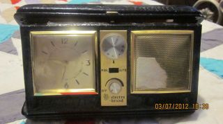 VINTAGE ELECTRO BRAND PORTABLE CLOCK RADIO  GENUINE LEATHER CASE