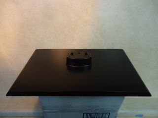 Emerson New TV Stand LC320EM2 (w/ mounting screws) o71