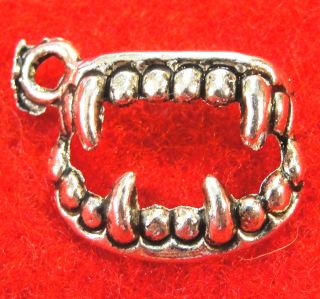 10 Tibetan Silver VAMPIRE Teeth Fangs Twilght Charms Jewelry Findings