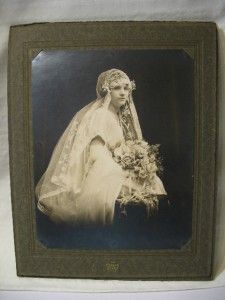 X374 Vintage Matted Wedding Photo Bride Elegant Lace Veil