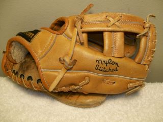 Wilson Youth A2285 Fred Lynn Ball Hawk Leather Baseball Glove 10 RH