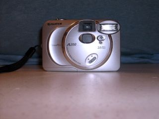 Fujifilm FinePix A200 2 0 MP Digital Camera Silver Memory Card Free