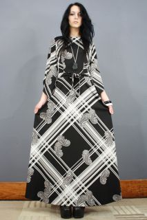 designer donovan galvani made in dallas color black white material