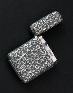 ANTIQUE 19thC IMPORTED INDIAN KUTCH SOLID SILVER VESTA CASE c.1899