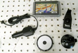 Garmin Nuvi 200W Automotive GPS Receiver w Accessories Mint Condition