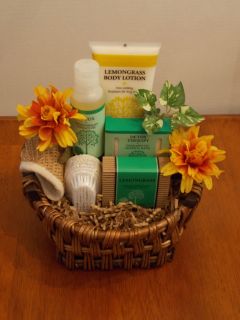 New Lemongrass Aromatherapy Holiday Spa Gift Basket