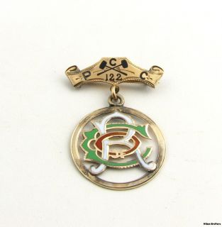 This badge measures 1 5/16 (33.5mm) tall and weighs 2.2 grams .