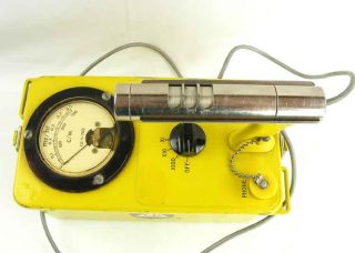 Geiger Counter The Victoreen Instrument Co No CDV 700 Model No 6B Ser