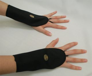 fits around arm using velcro and finger loop size is intended for