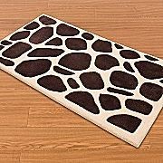  Brown Giraffe design on a Cream ground, this thick carpet accent rug