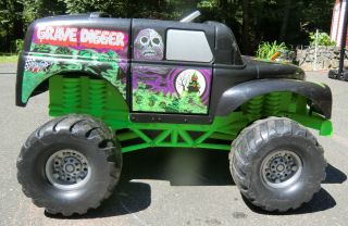 Grave Digger Power Wheels Monster Truck   Fisher Price Gravedigger