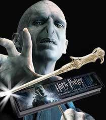 HARRY POTTER OFFICIAL VOLDEMORT LIGHT UP WAND MOVIE ART BOX REPLICA