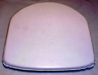 CHAIR SEAT PAD #16S WHITE VINYL NON SKID GRIPPER BACKING 15X15 NO TIES
