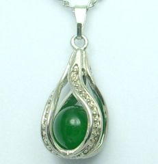Beautiful Green Jade Pendant Necklace Y44
