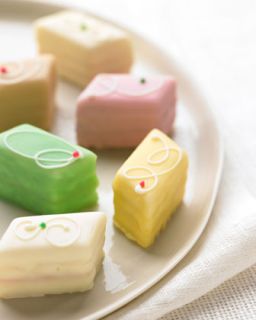 pastels petits fours $ 38