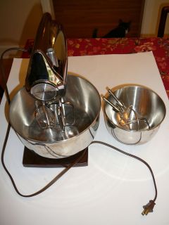Vintage SUNBEAM Chrome Brown MIXMASTER Mixer 12 Speed Stainless Bowls