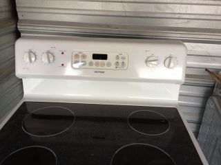 Hotpoint 30 inch Smooth Freestanding Electric Range Color White