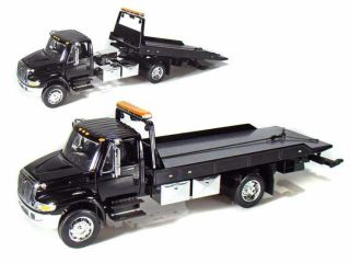 International Durastar 4400 Flatbed Tow Truck JADA 1 24 Scale Black